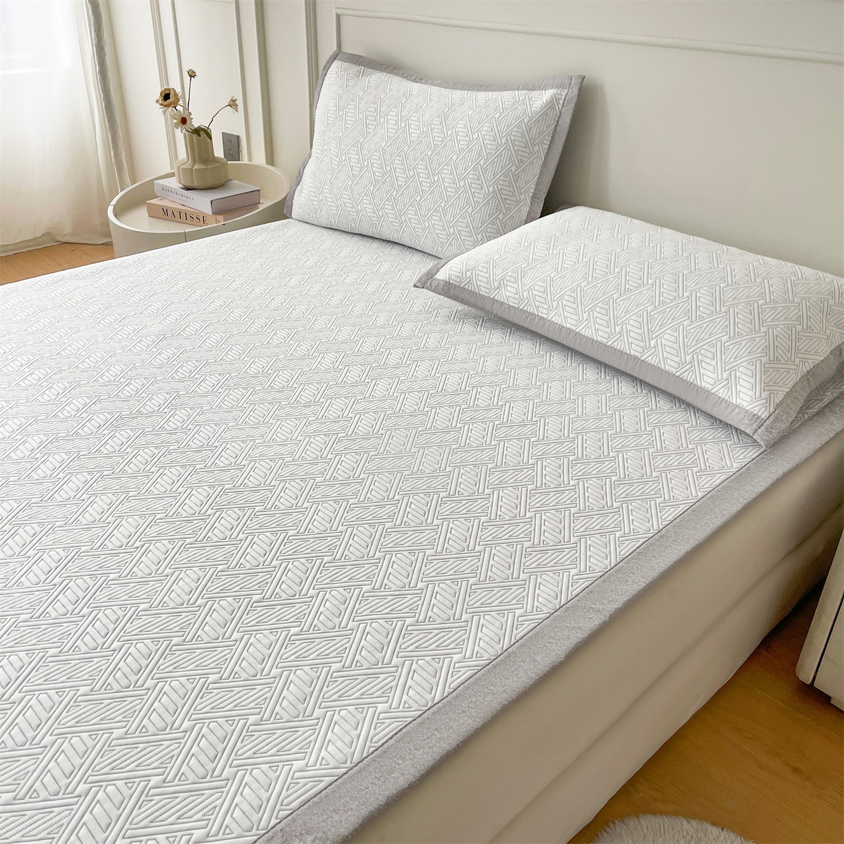 91家纺网 家纺一手货源 找家纺 耐思家纺 2026新款高端三明治硅胶复合PE乙纶提花冰豆豆凉席空调席韩版NIS系列（提供买家秀）床席款 韩INS-纵横灰