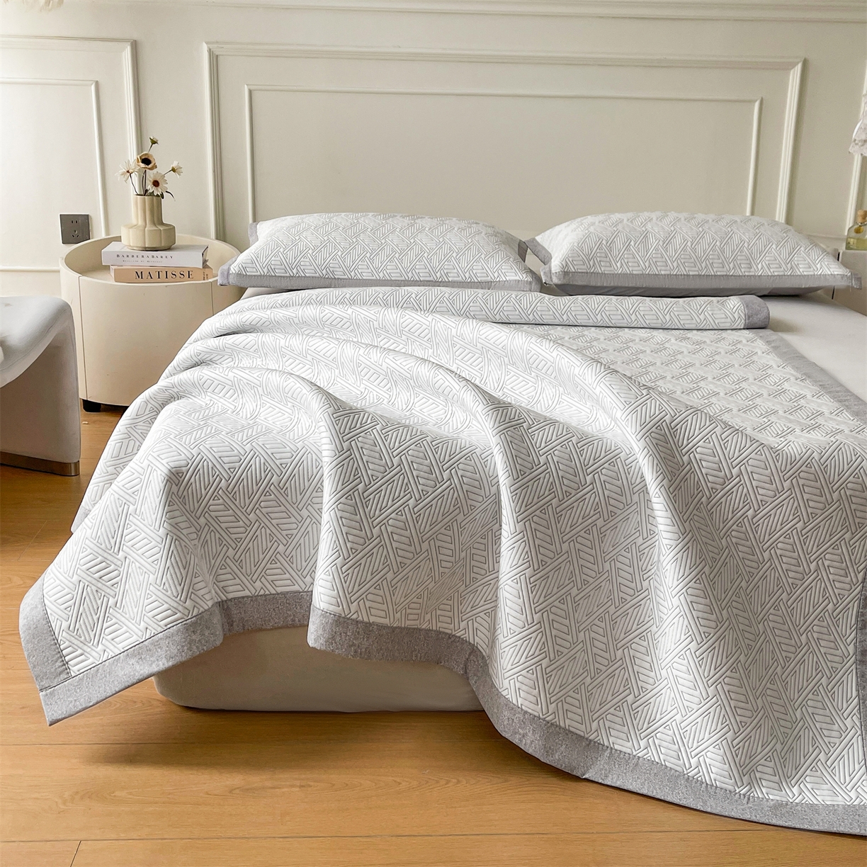 91家纺网 家纺一手货源 找家纺 耐思家纺 2026新款高端三明治硅胶复合PE乙纶提花冰豆豆凉席空调席韩版NIS系列（提供买家秀）床席款 韩INS-纵横灰