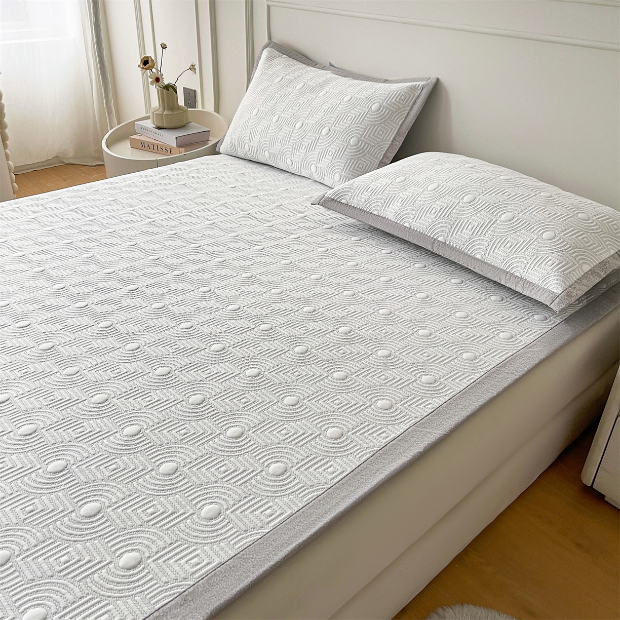 91家纺网 家纺一手货源 找家纺 耐思家纺 2026新款高端三明治硅胶复合PE乙纶提花冰豆豆凉席空调席韩版NIS系列（提供买家秀）床席款 韩INS-方圆灰