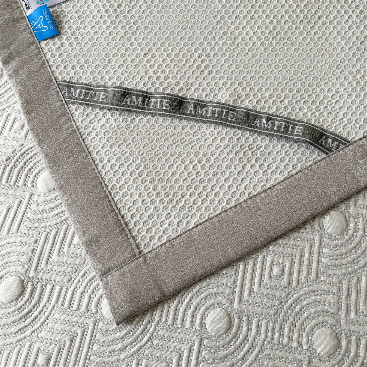 91家纺网 家纺一手货源 找家纺 耐思家纺 2026新款高端三明治硅胶复合PE乙纶提花冰豆豆凉席空调席韩版NIS系列（提供买家秀）床席款 韩INS-方圆灰