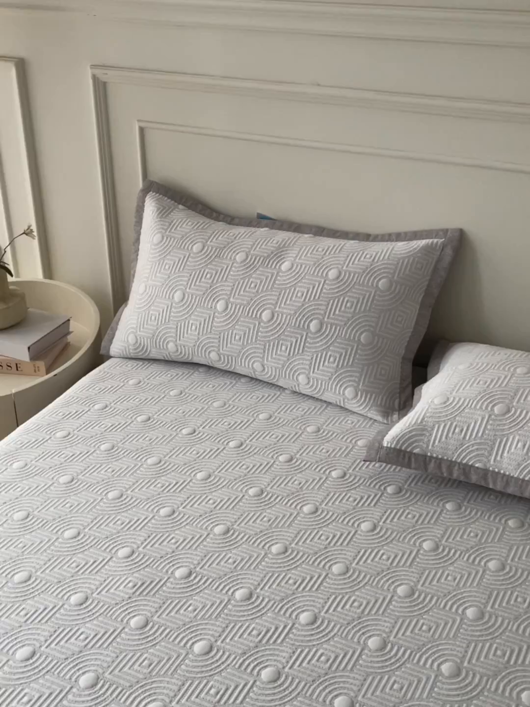 91家纺网 家纺一手货源 找家纺 耐思家纺 2026新款高端三明治硅胶复合PE乙纶提花冰豆豆凉席空调席韩版NIS系列（提供买家秀）床席款 韩INS-方圆灰