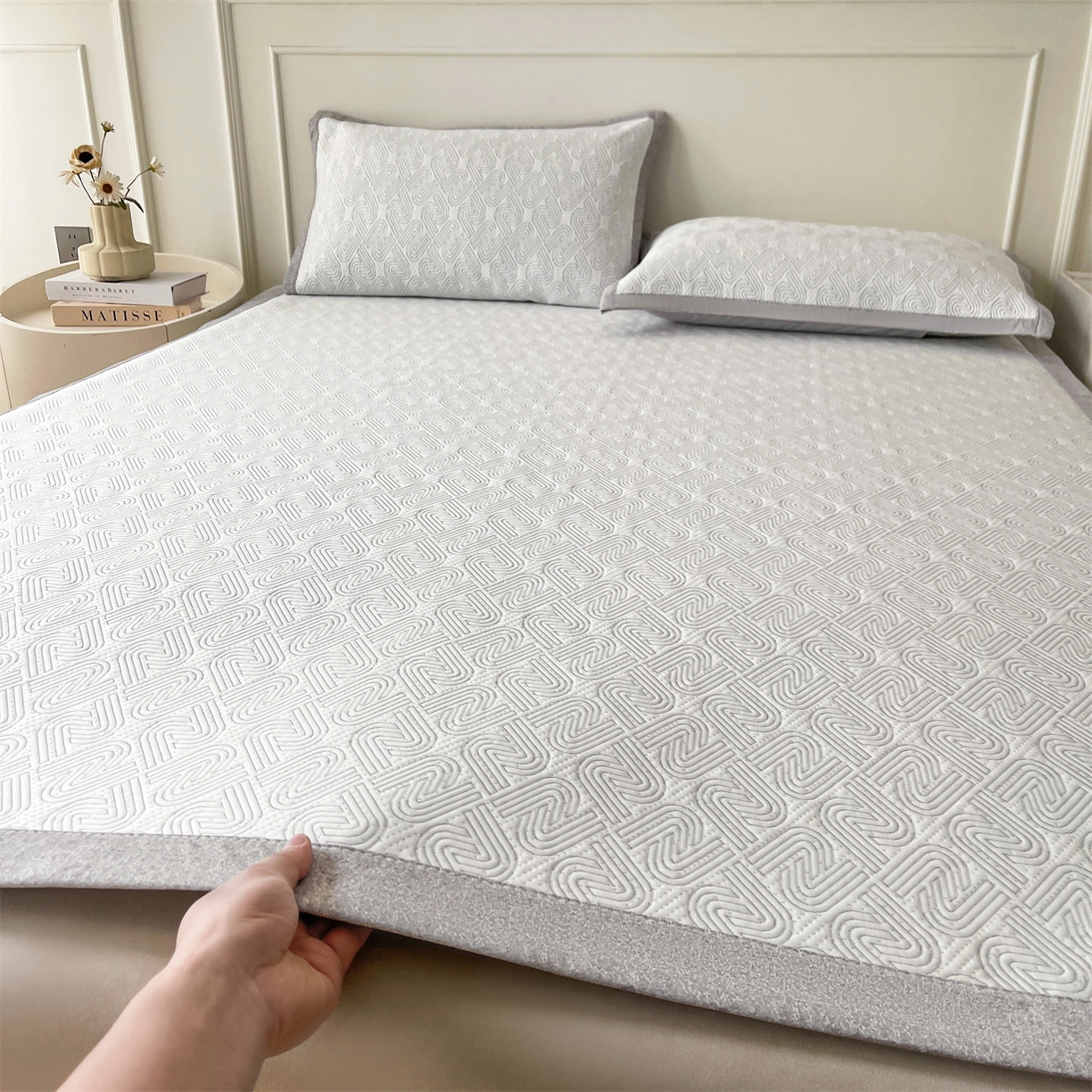 91家纺网 家纺一手货源 找家纺 耐思家纺 2026新款高端三明治硅胶复合PE乙纶提花冰豆豆凉席空调席韩版NIS系列（提供买家秀）床席款 韩INS-峰回灰