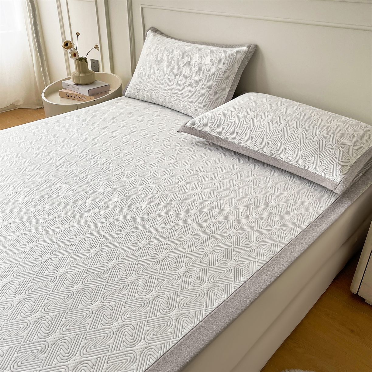 91家纺网 家纺一手货源 找家纺 耐思家纺 2026新款高端三明治硅胶复合PE乙纶提花冰豆豆凉席空调席韩版NIS系列（提供买家秀）床席款 韩INS-峰回灰