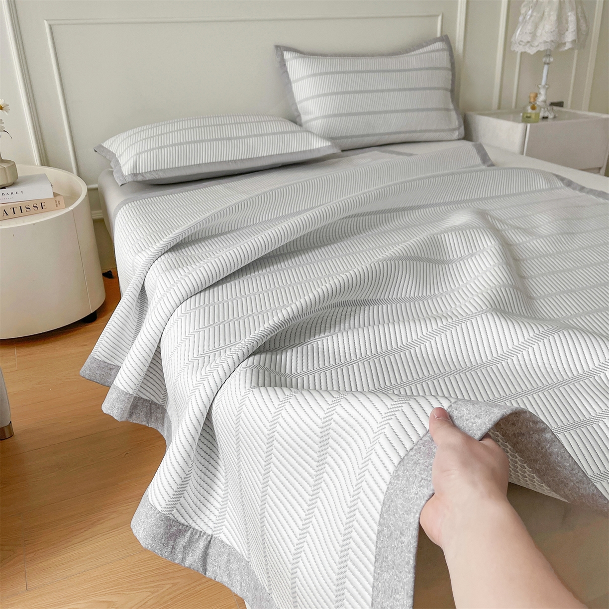 91家纺网 家纺一手货源 找家纺 耐思家纺 2026新款高端三明治硅胶复合PE乙纶提花冰豆豆凉席空调席韩版NIS系列（提供买家秀）床席款 韩INS-韩结