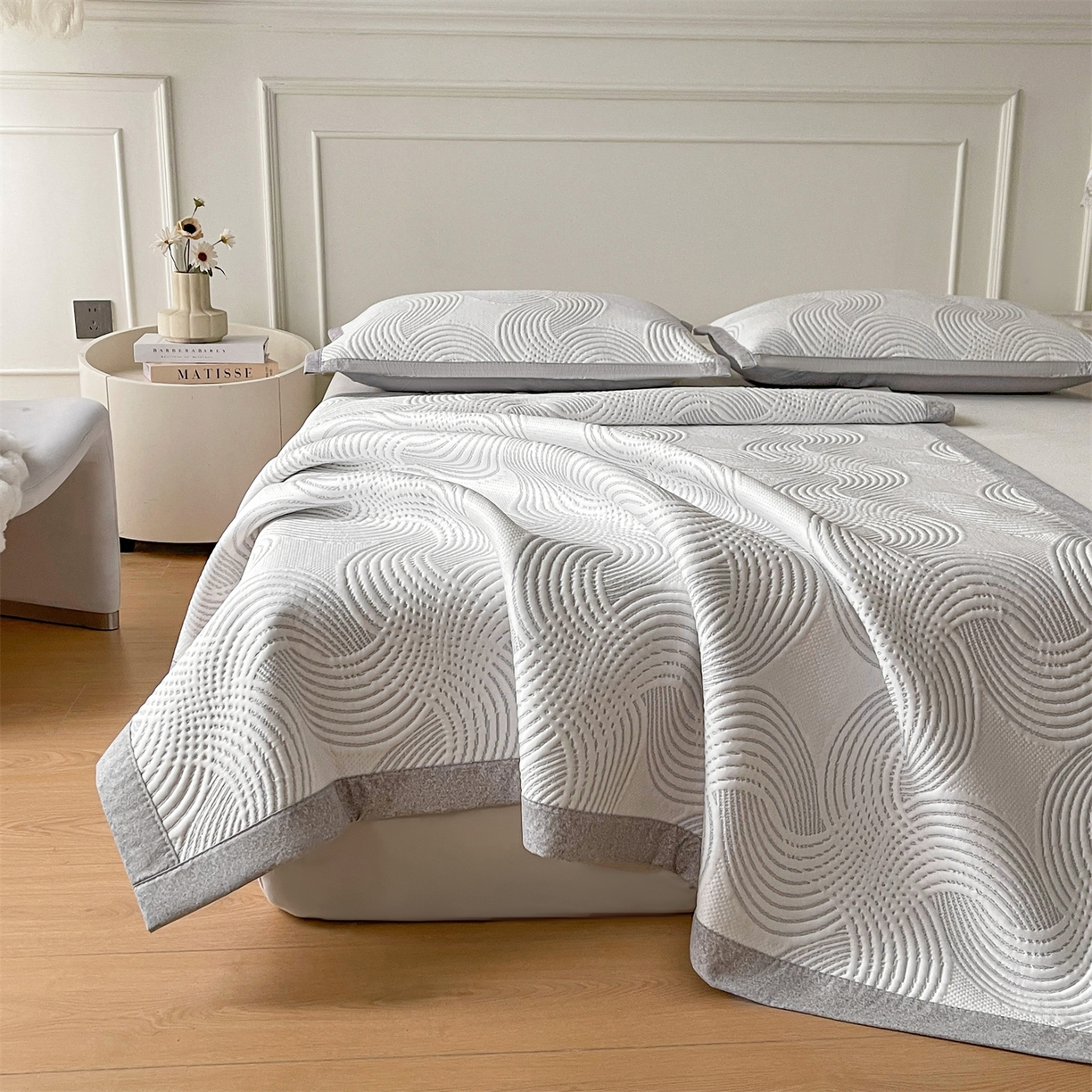 91家纺网 家纺一手货源 找家纺 耐思家纺 2026新款高端三明治硅胶复合PE乙纶提花冰豆豆凉席空调席韩版NIS系列（提供买家秀）床席款 韩INS-回川灰