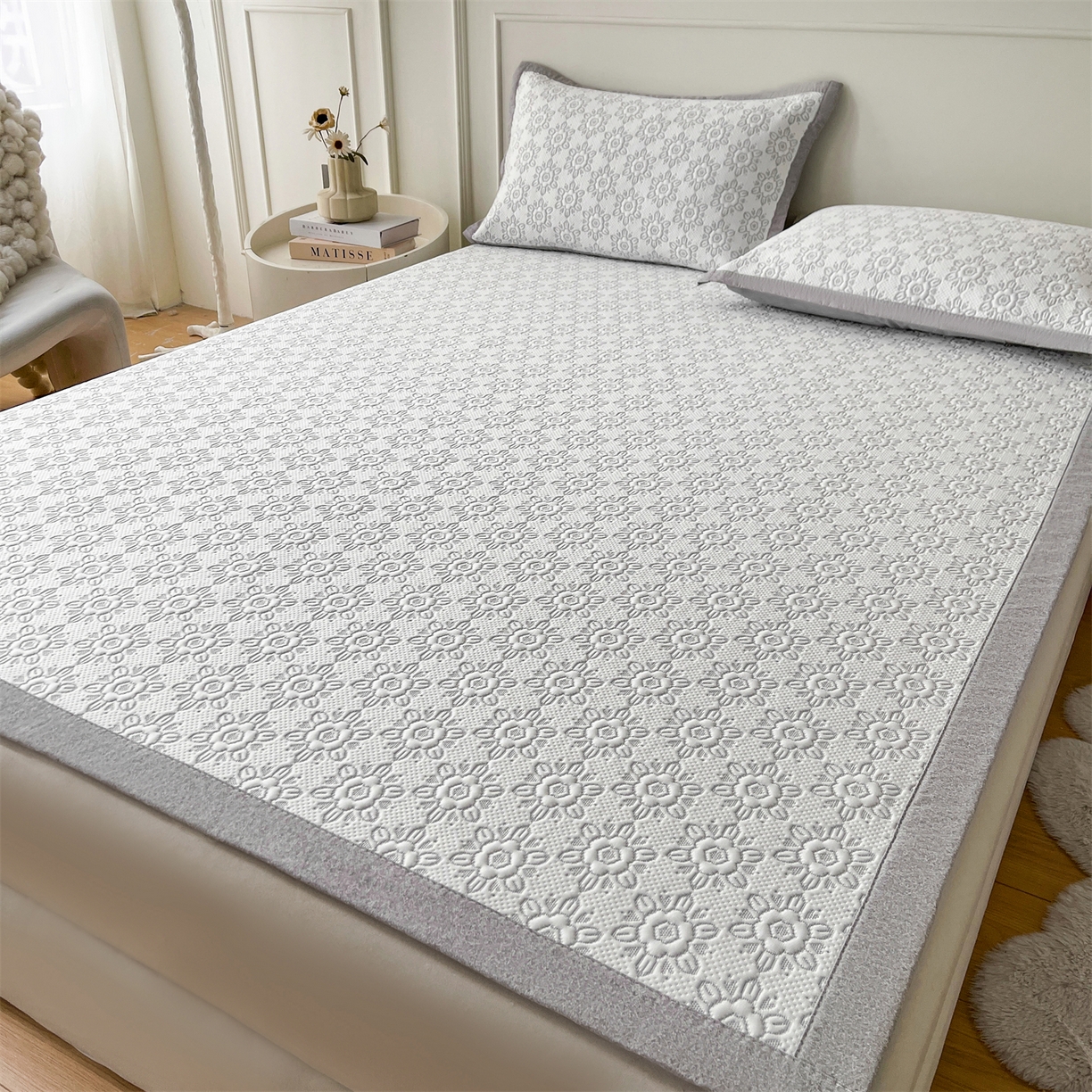 91家纺网 家纺一手货源 找家纺 耐思家纺 2026新款高端三明治硅胶复合PE乙纶提花冰豆豆凉席空调席韩版NIS系列（提供买家秀）床席款 韩INS-璇花灰