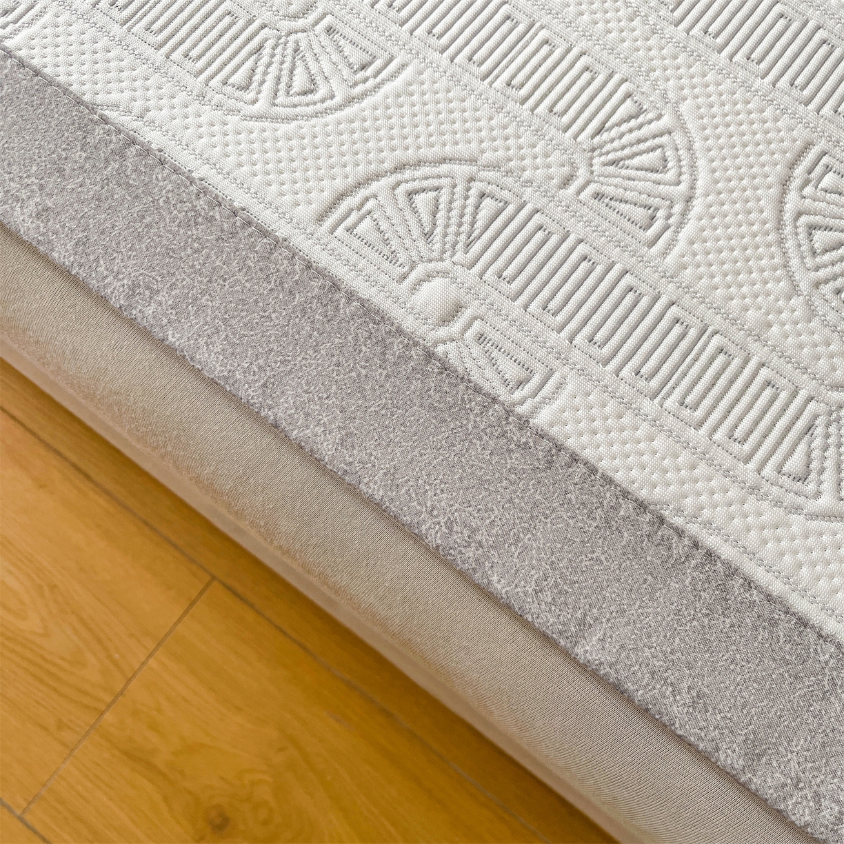 91家纺网 家纺一手货源 找家纺 耐思家纺 2026新款高端三明治硅胶复合PE乙纶提花冰豆豆凉席空调席韩版NIS系列（提供买家秀）床席款 韩INS-云间环