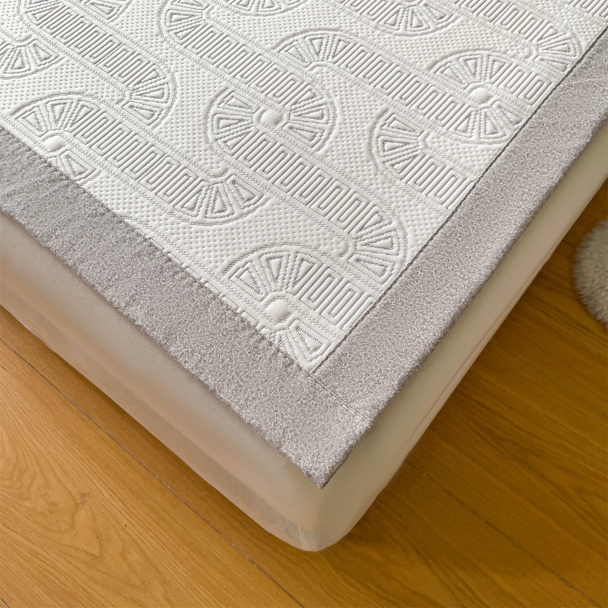 91家纺网 家纺一手货源 找家纺 耐思家纺 2026新款高端三明治硅胶复合PE乙纶提花冰豆豆凉席空调席韩版NIS系列（提供买家秀）床席款 韩INS-云间环