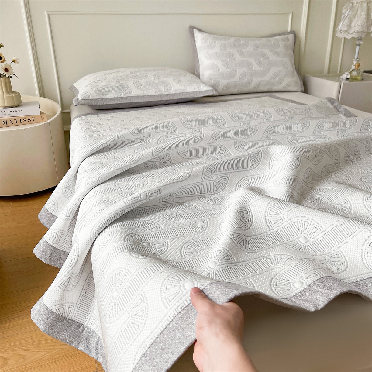 91家纺网 家纺一手货源 找家纺 耐思家纺 2026新款高端三明治硅胶复合PE乙纶提花冰豆豆凉席空调席韩版NIS系列（提供买家秀）床席款 韩INS-云间环