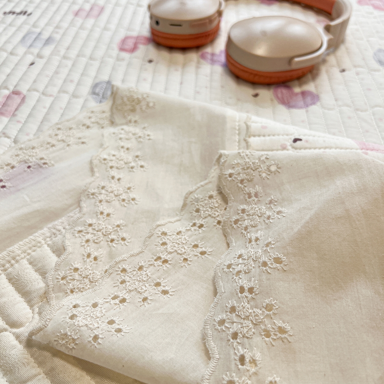 91家纺网 家纺一手货源 找家纺 舒居家纺 2026春夏新款花边款全棉印花单床盖 床盖单件（第一批） 彩色爱心