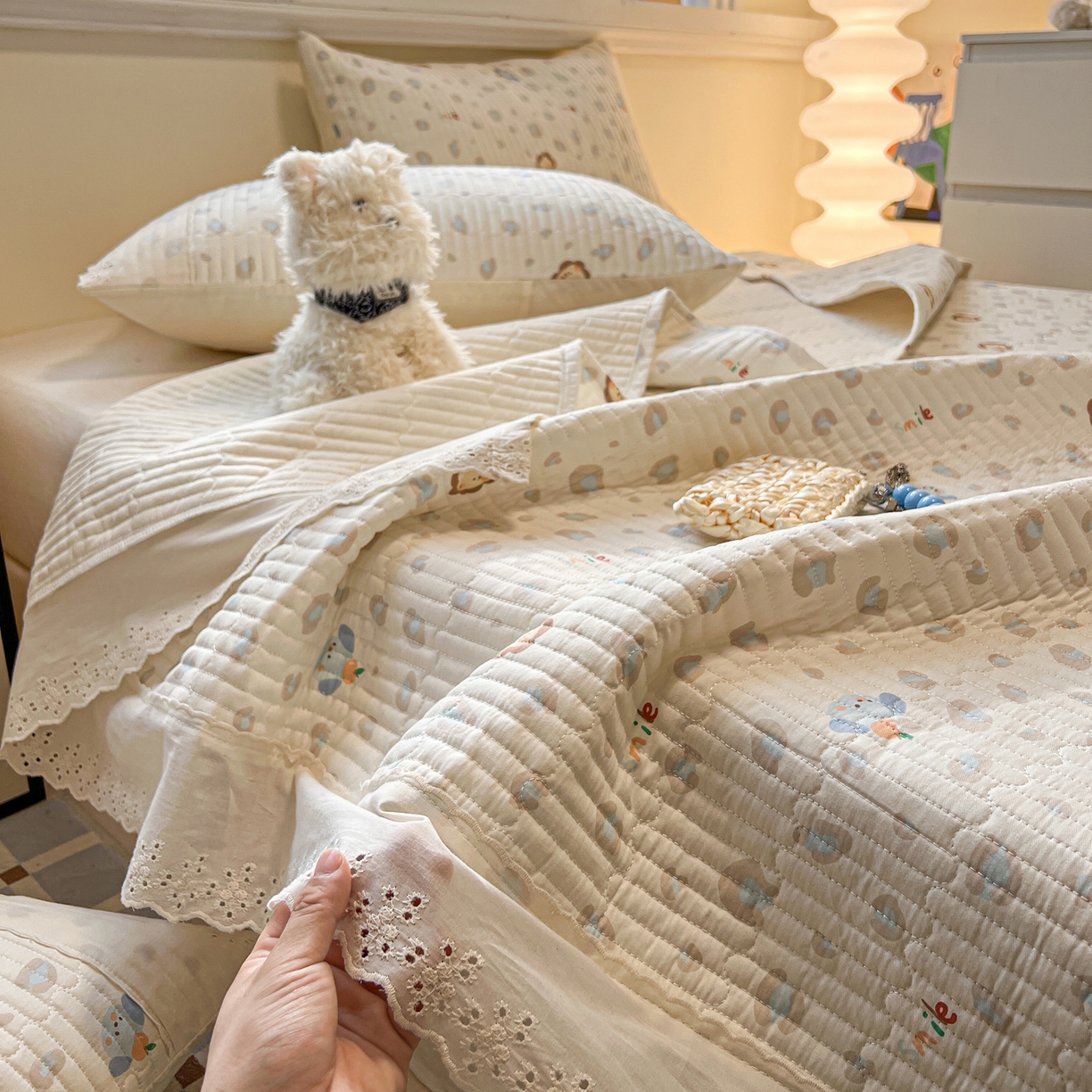 91家纺网 家纺一手货源 找家纺 舒居家纺 2026春夏新款花边款全棉印花单床盖 床盖单件（第一批） 缤纷乐园