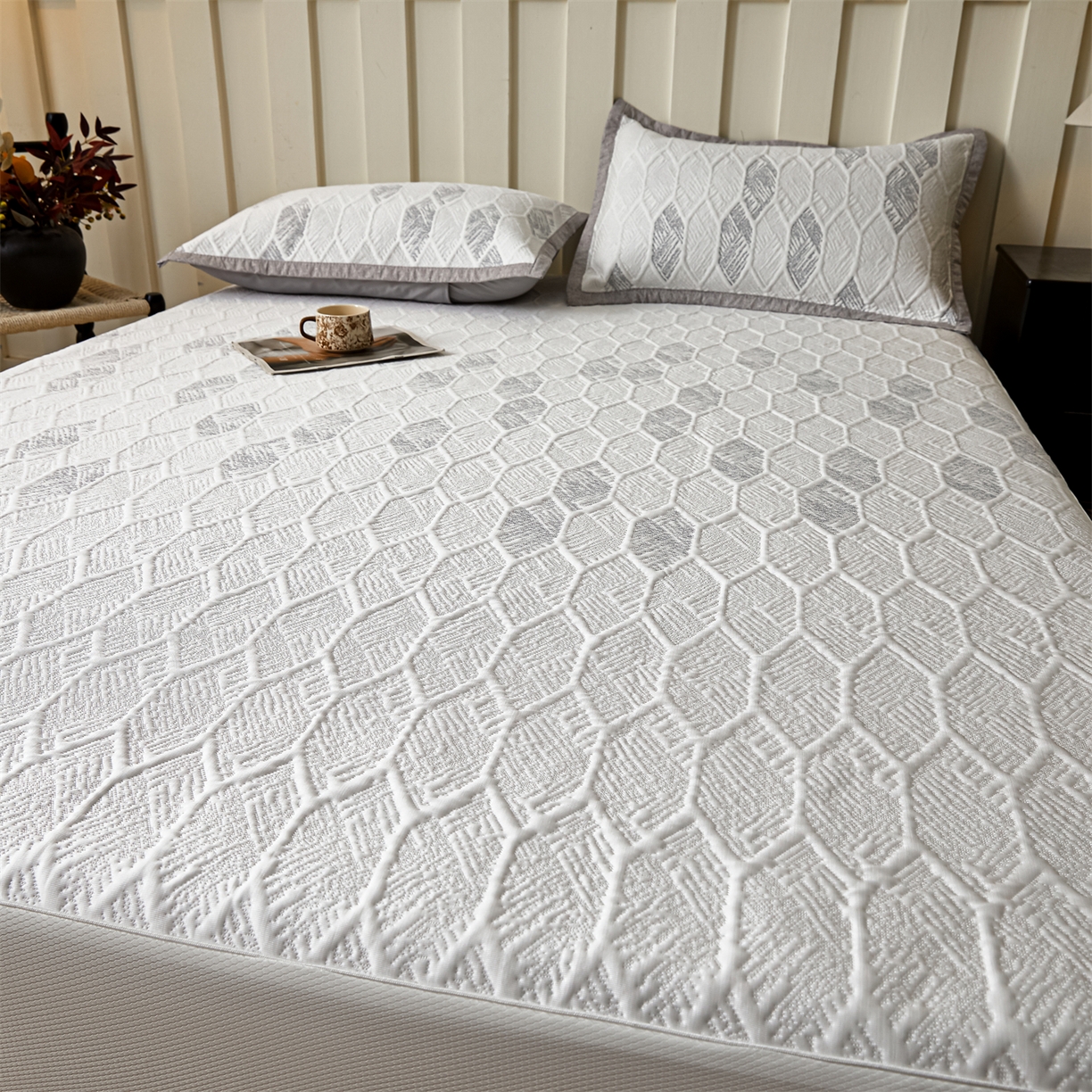 91家纺网 家纺一手货源 找家纺 （总）耐思家纺 2026新款高端三明治硅胶复合PE乙纶提花冰豆豆凉席空调席韩版NIS系列（提供买家秀）床笠款