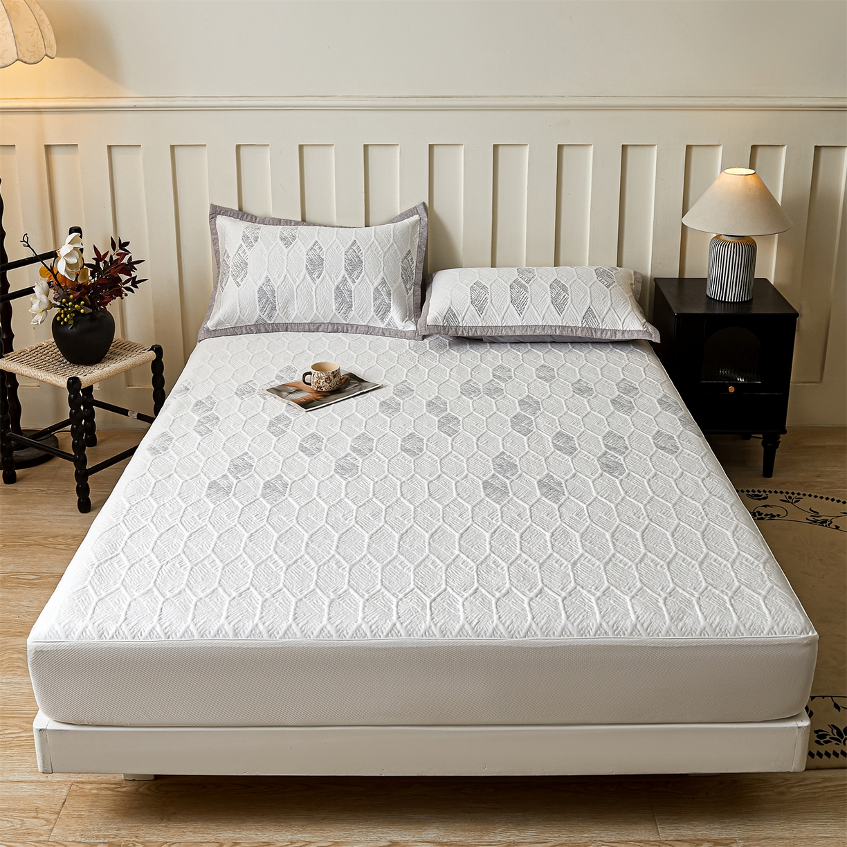 91家纺网 家纺一手货源 找家纺 耐思家纺 2026新款高端三明治硅胶复合PE乙纶提花冰豆豆凉席空调席韩版NIS系列（提供买家秀）床笠款 韩INS-蜂巢