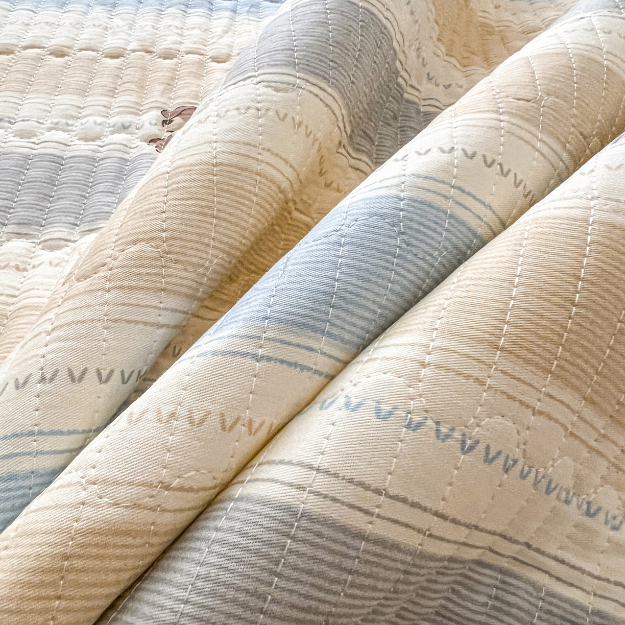 91家纺网 家纺一手货源 找家纺 舒居家纺 2026春夏新款双面全棉单床盖 床盖单件 奔跑小狗