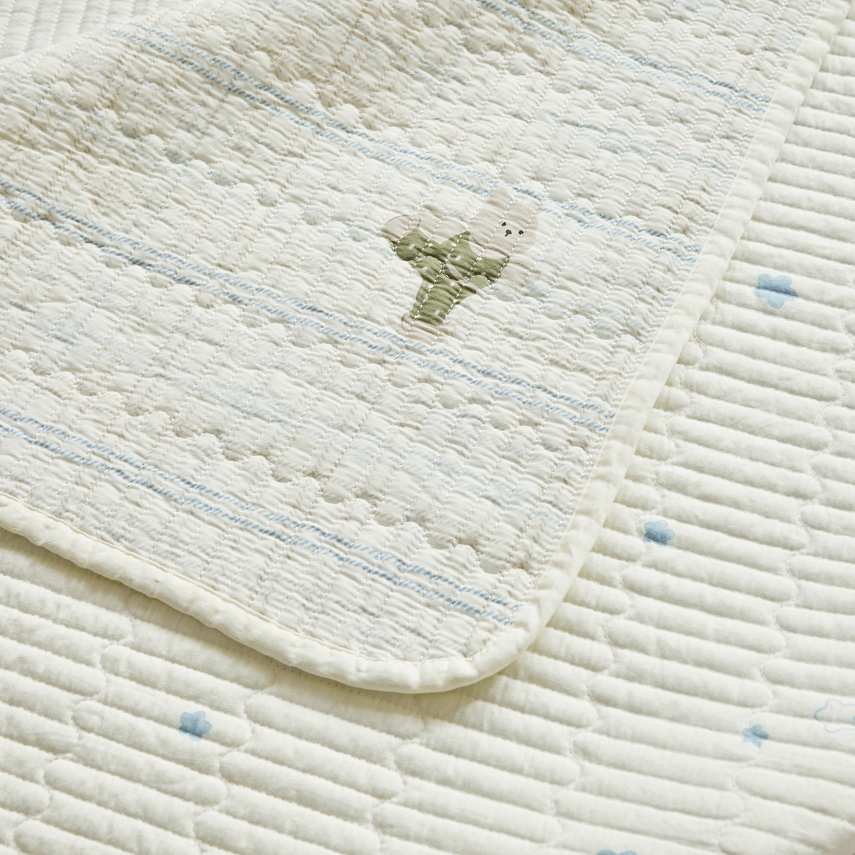 91家纺网 家纺一手货源 找家纺 舒居家纺 2026春夏新款双面全棉单床盖 床盖单件 比利小熊