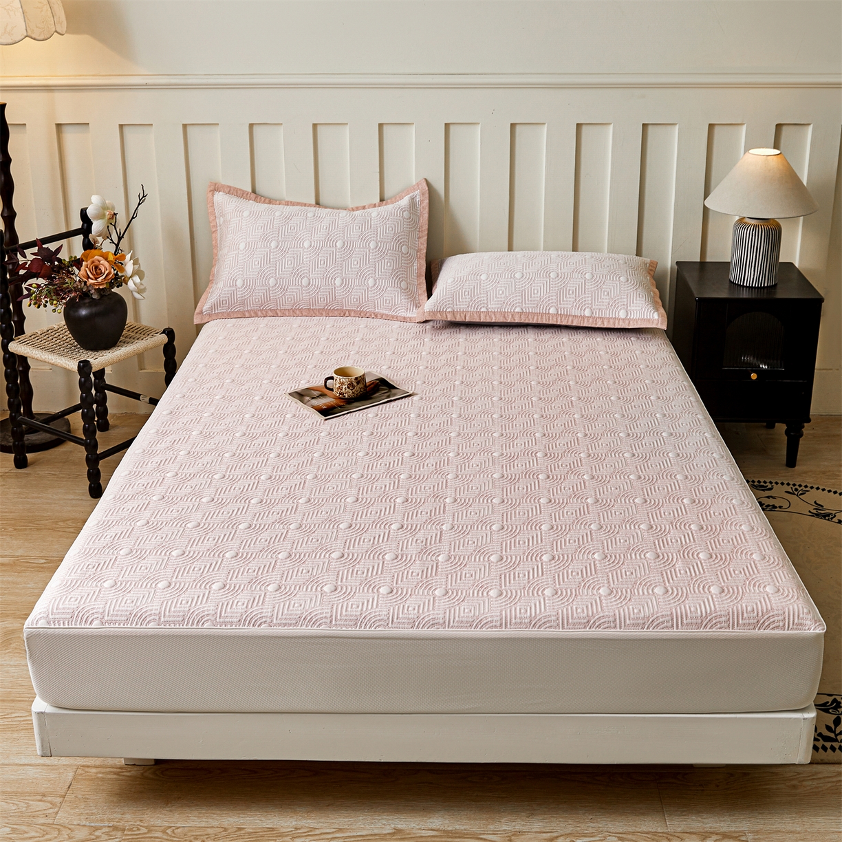 91家纺网 家纺一手货源 找家纺 耐思家纺 2026新款高端三明治硅胶复合PE乙纶提花冰豆豆凉席空调席韩版NIS系列（提供买家秀）床笠款 韩INS-方圆粉