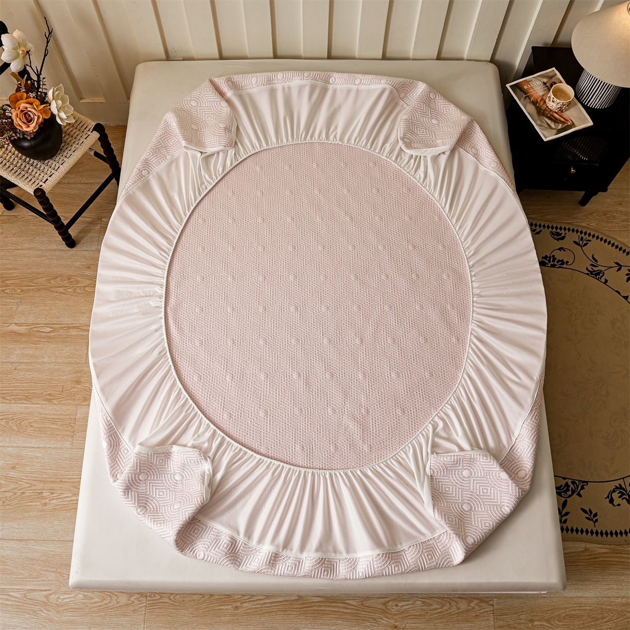 91家纺网 家纺一手货源 找家纺 耐思家纺 2026新款高端三明治硅胶复合PE乙纶提花冰豆豆凉席空调席韩版NIS系列（提供买家秀）床笠款 韩INS-方圆粉