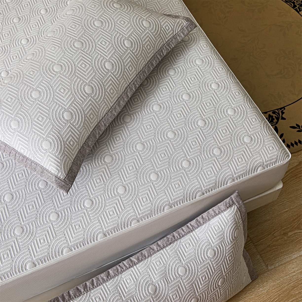 91家纺网 家纺一手货源 找家纺 耐思家纺 2026新款高端三明治硅胶复合PE乙纶提花冰豆豆凉席空调席韩版NIS系列（提供买家秀）床笠款 韩INS-方圆灰