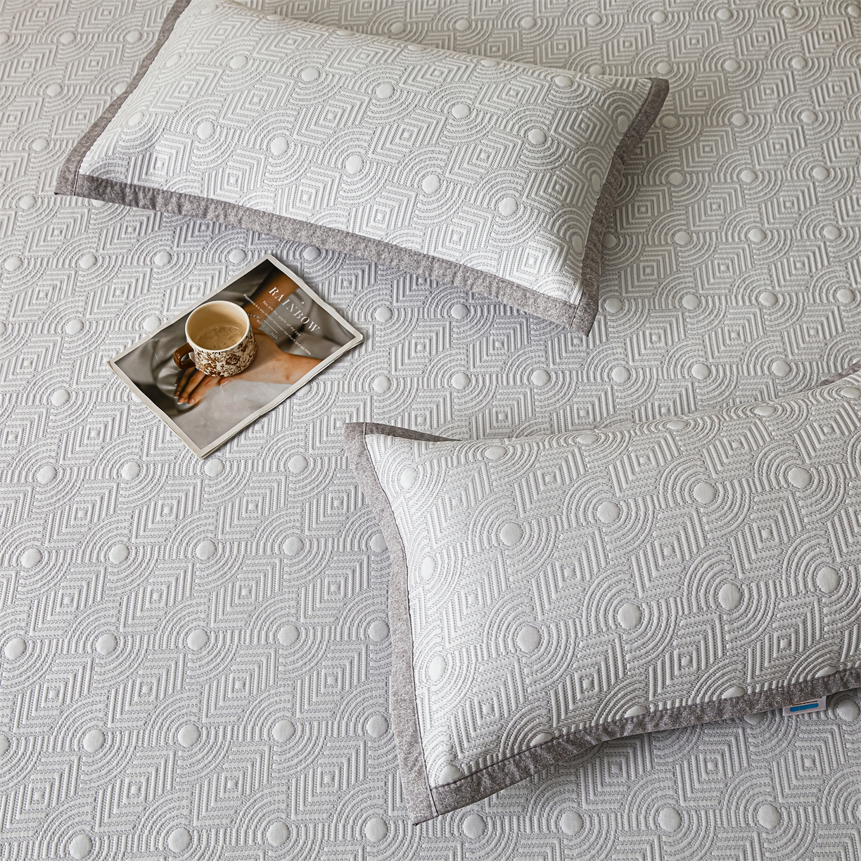 91家纺网 家纺一手货源 找家纺 耐思家纺 2026新款高端三明治硅胶复合PE乙纶提花冰豆豆凉席空调席韩版NIS系列（提供买家秀）床笠款 韩INS-方圆灰