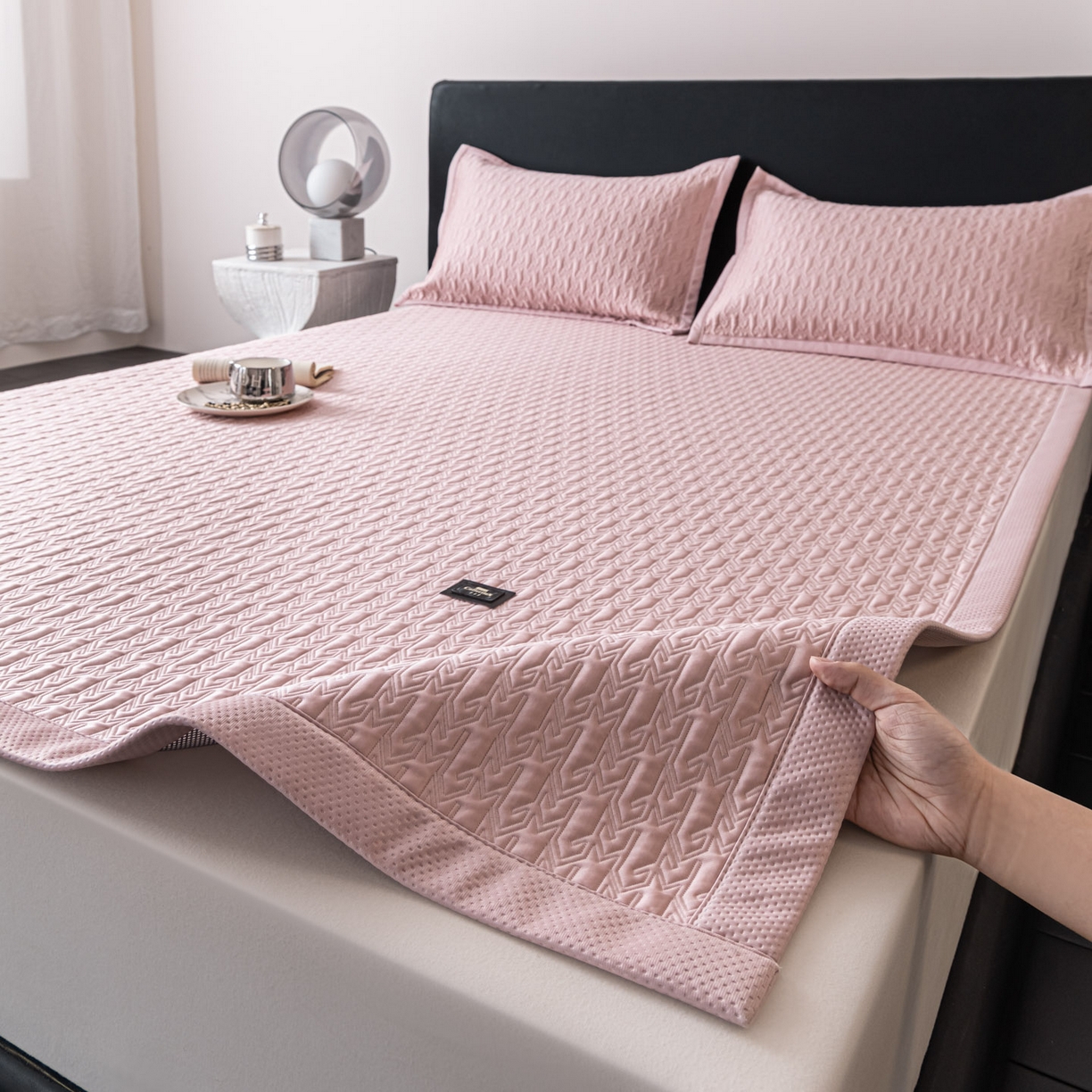 91家纺网 家纺一手货源 找家纺 耐思家纺 2026新款A类复合三明治PE乙纶提花冰豆豆凉席床笠海之恋系列（提供买家秀） 海之恋-粉床席款