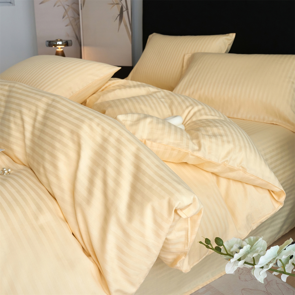 91家纺网 家纺一手货源 找家纺 兰紫橙家纺 2026新款全棉纯棉纯色贡缎缎条四件套 缎条-米黄