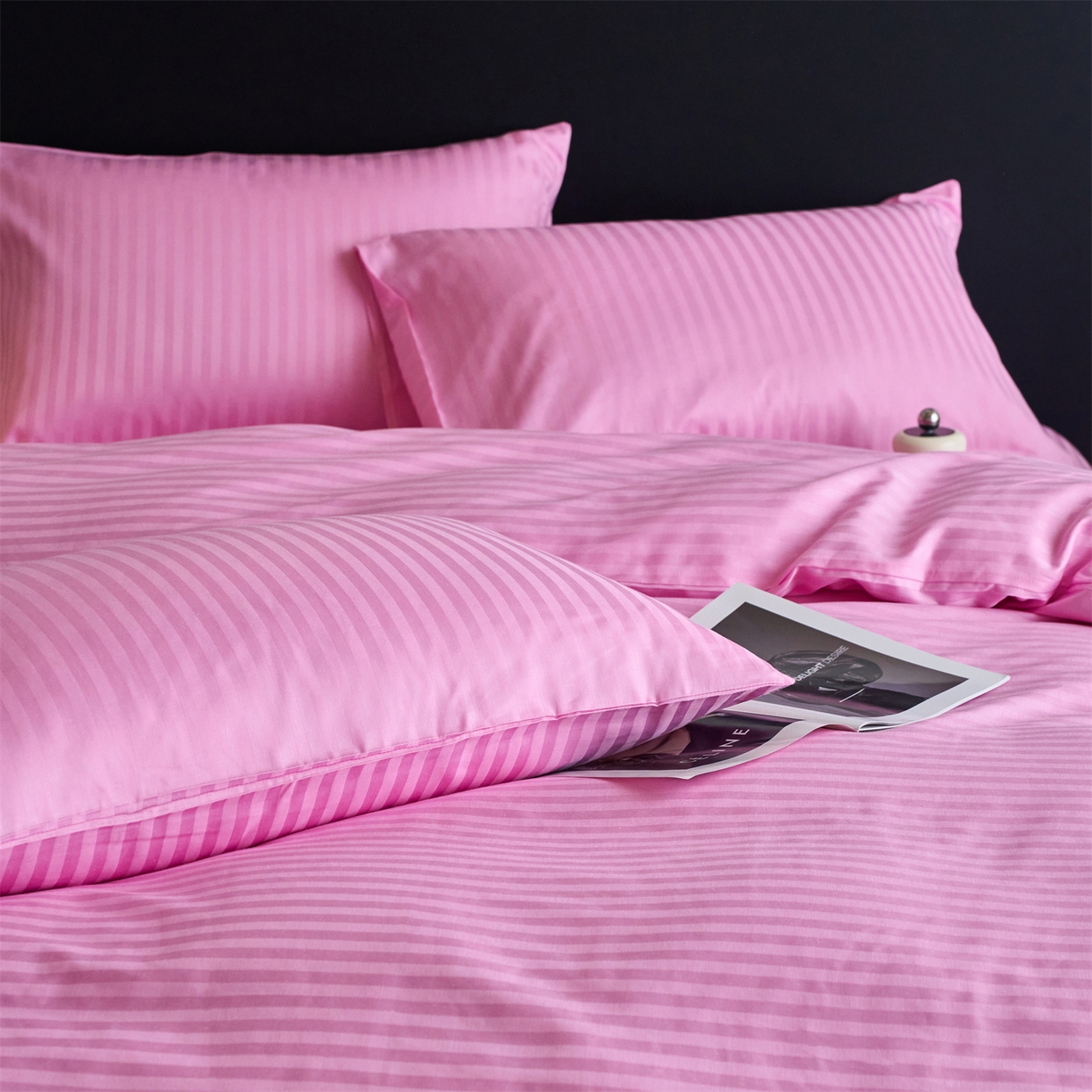 91家纺网 家纺一手货源 找家纺 兰紫橙家纺 2026新款全棉纯棉纯色贡缎缎条四件套 缎条-粉色