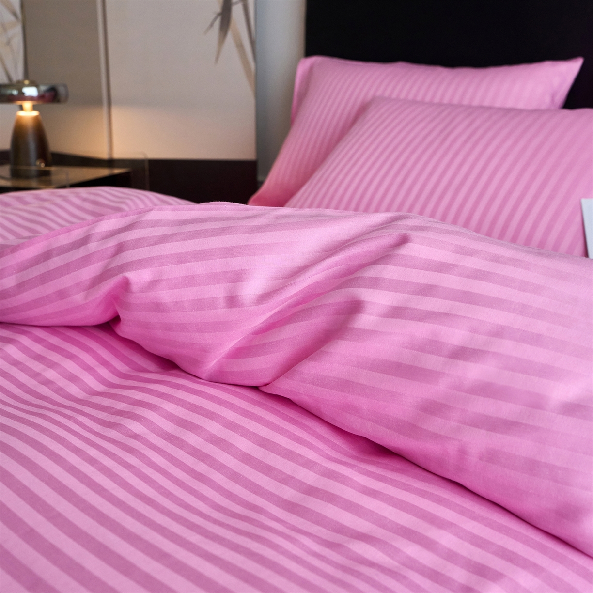 91家纺网 家纺一手货源 找家纺 兰紫橙家纺 2026新款全棉纯棉纯色贡缎缎条四件套 缎条-粉色