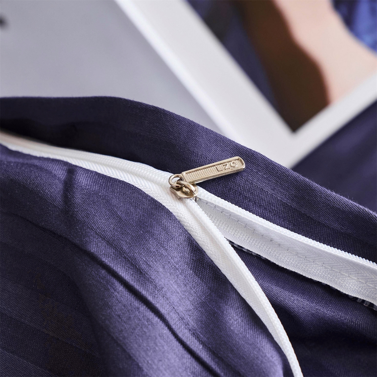 91家纺网 家纺一手货源 找家纺 兰紫橙家纺 2026新款全棉纯棉纯色贡缎缎条四件套 缎条-紫罗兰