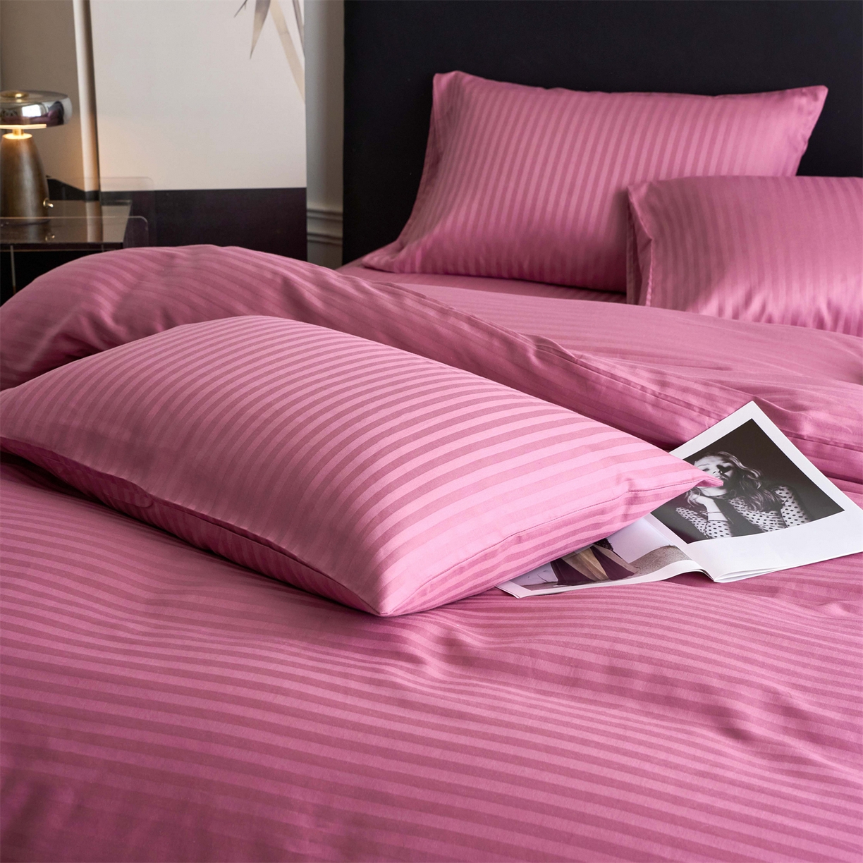 91家纺网 家纺一手货源 找家纺 兰紫橙家纺 2026新款全棉纯棉纯色贡缎缎条四件套 缎条-豆沙