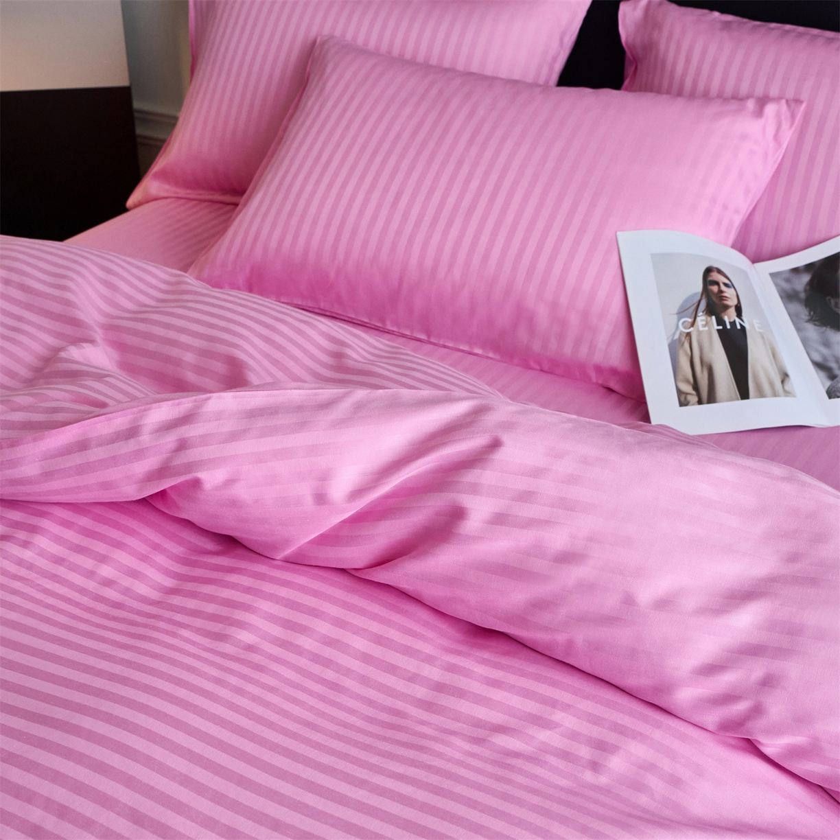 91家纺网 家纺一手货源 找家纺 兰紫橙家纺 2026新款全棉纯棉纯色贡缎缎条四件套 缎条-粉色