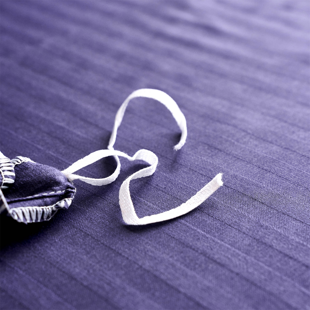 91家纺网 家纺一手货源 找家纺 兰紫橙家纺 2026新款全棉纯棉纯色贡缎缎条四件套 缎条-紫罗兰