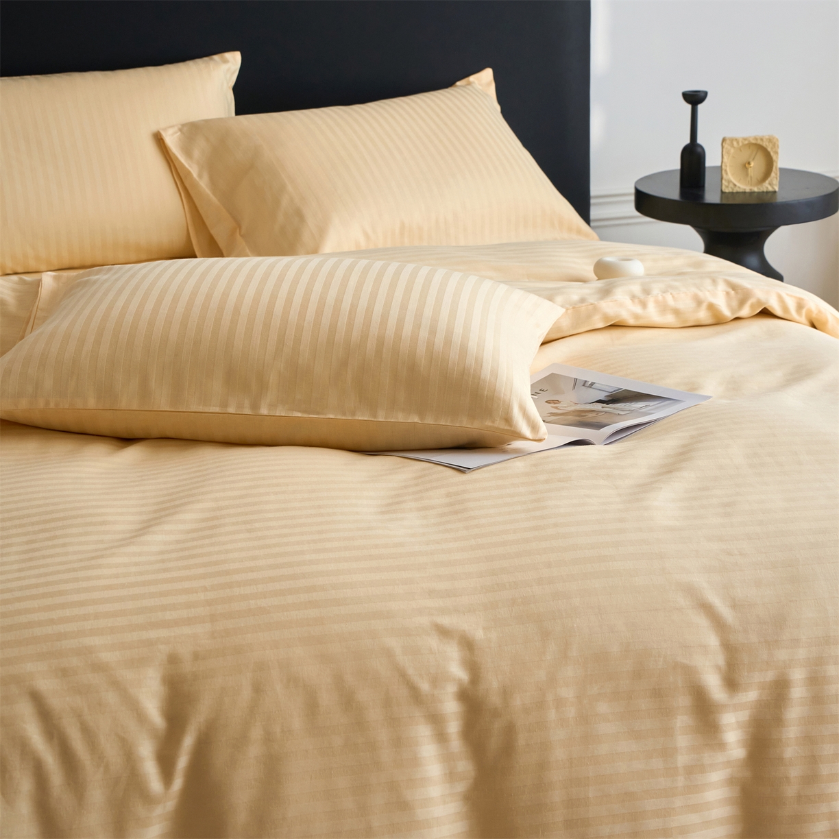 91家纺网 家纺一手货源 找家纺 兰紫橙家纺 2026新款全棉纯棉纯色贡缎缎条四件套 缎条-米黄