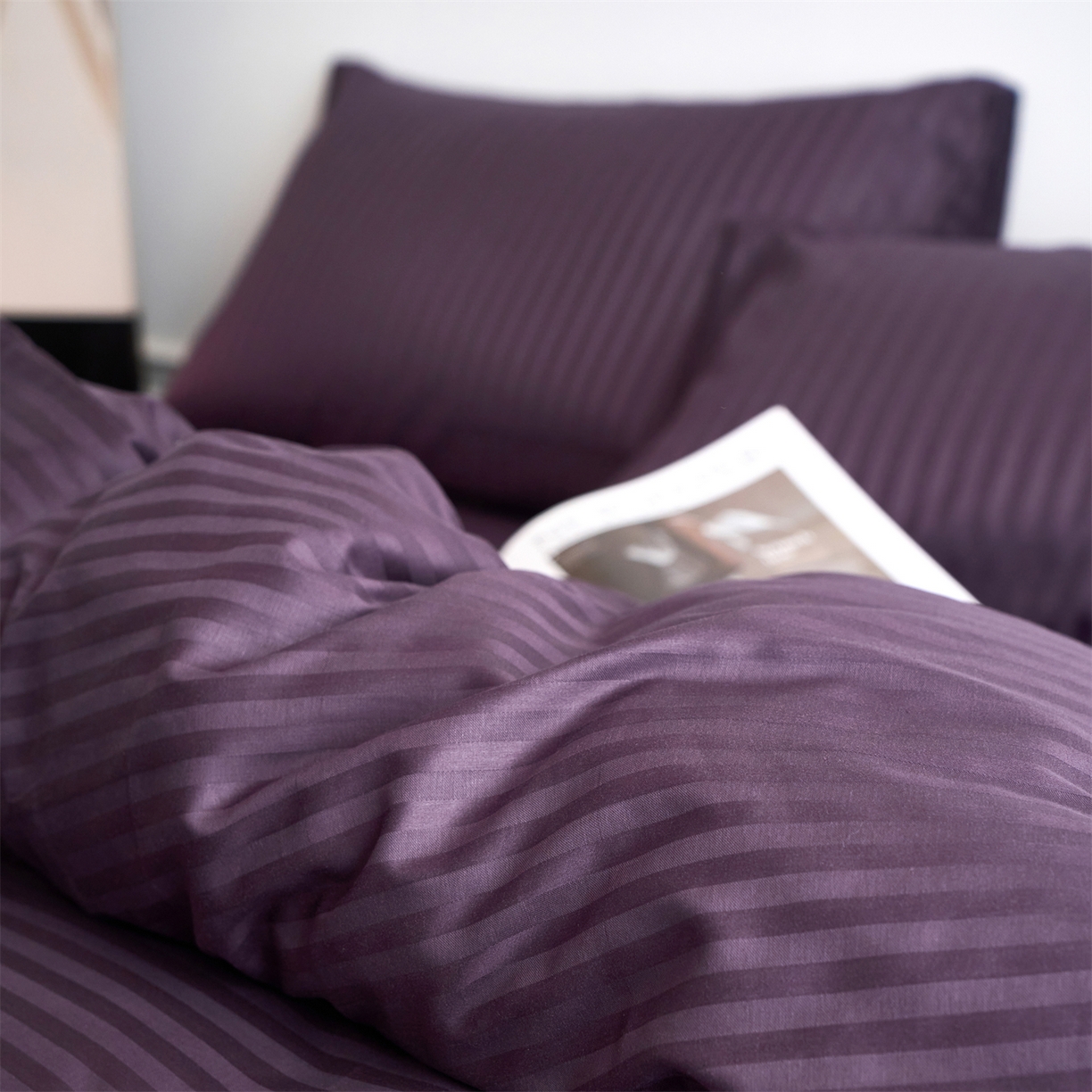 91家纺网 家纺一手货源 找家纺 兰紫橙家纺 2026新款全棉纯棉纯色贡缎缎条四件套 缎条-茄紫