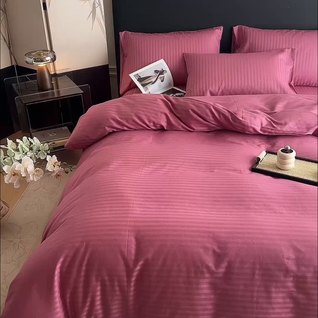 91家纺网 家纺一手货源 找家纺 兰紫橙家纺 2026新款全棉纯棉纯色贡缎缎条四件套 缎条-豆沙