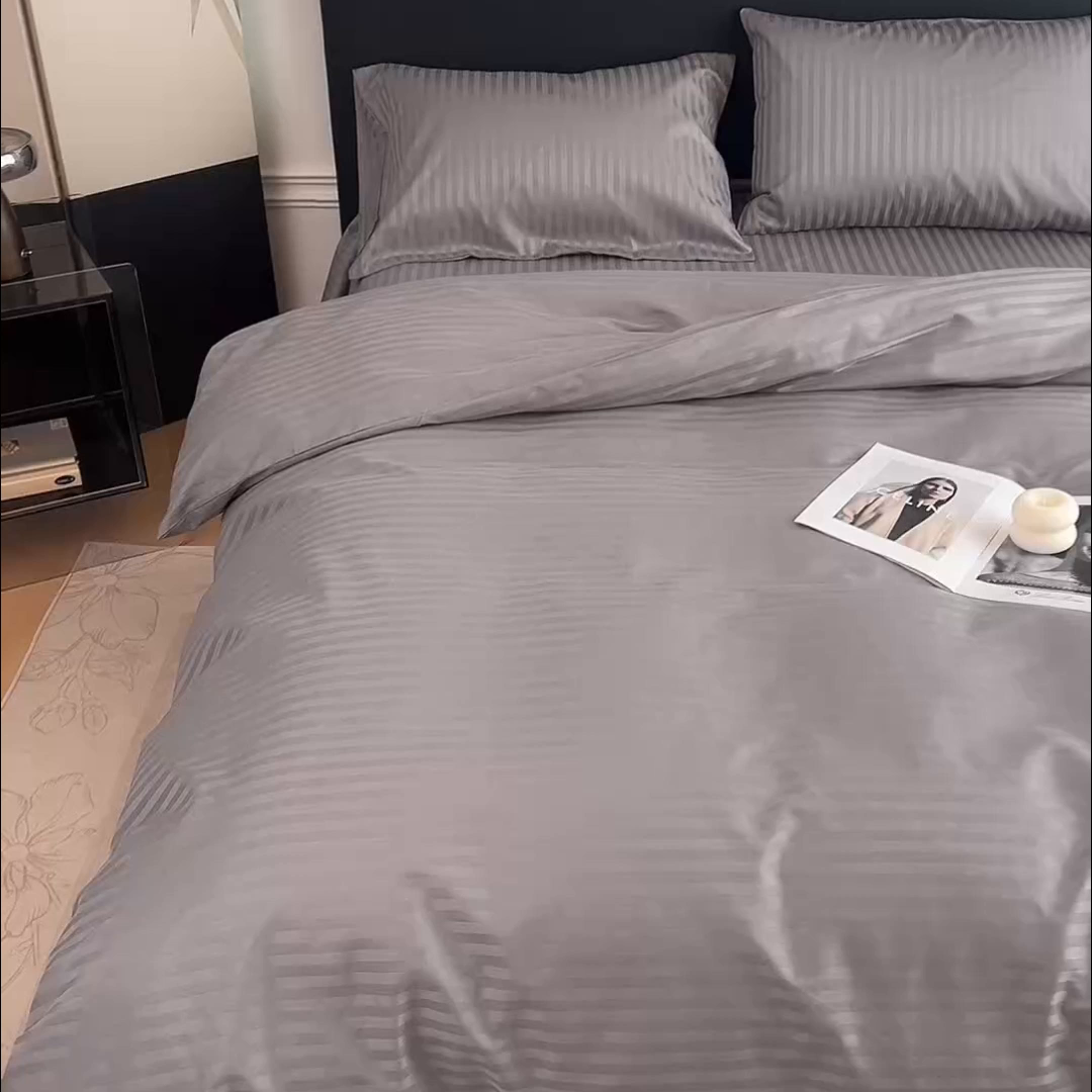 91家纺网 家纺一手货源 找家纺 兰紫橙家纺 2026新款全棉纯棉纯色贡缎缎条四件套 缎条-灰色
