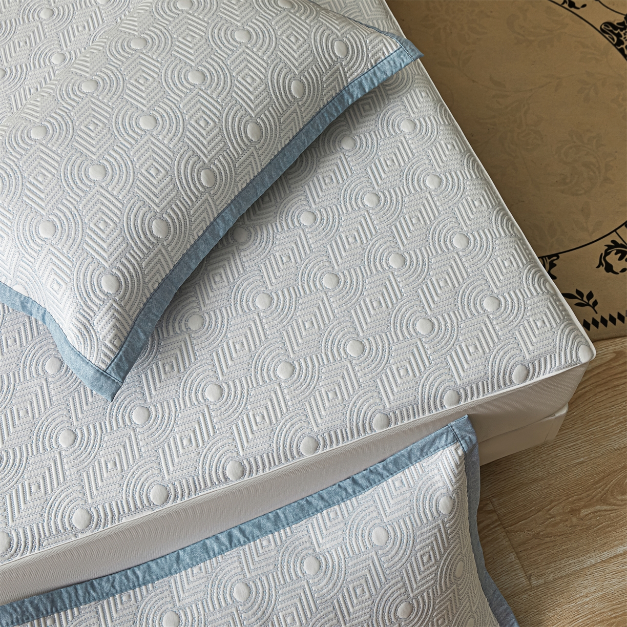 91家纺网 家纺一手货源 找家纺 耐思家纺 2026新款高端三明治硅胶复合PE乙纶提花冰豆豆凉席空调席韩版NIS系列（提供买家秀）床笠款 韩INS-方圆蓝