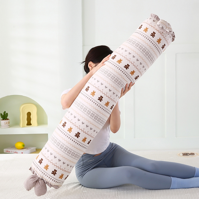 91家纺网 家纺一手货源 找家纺 蔻眠 全棉印花双层纱长抱枕夹腿抱枕长枕芯儿童学生成人枕头 咖条小熊