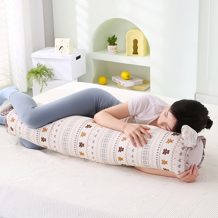 91家纺网 家纺一手货源 找家纺 蔻眠 全棉印花双层纱长抱枕夹腿抱枕长枕芯儿童学生成人枕头 咖条小熊