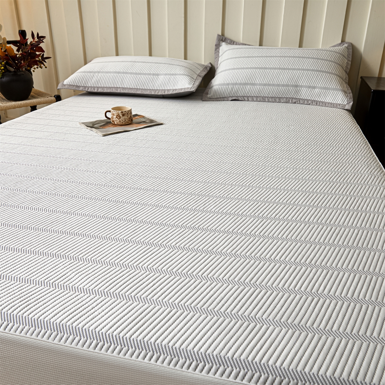 91家纺网 家纺一手货源 找家纺 耐思家纺 2026新款高端三明治硅胶复合PE乙纶提花冰豆豆凉席空调席韩版NIS系列（提供买家秀）床笠款 韩INS-韩结