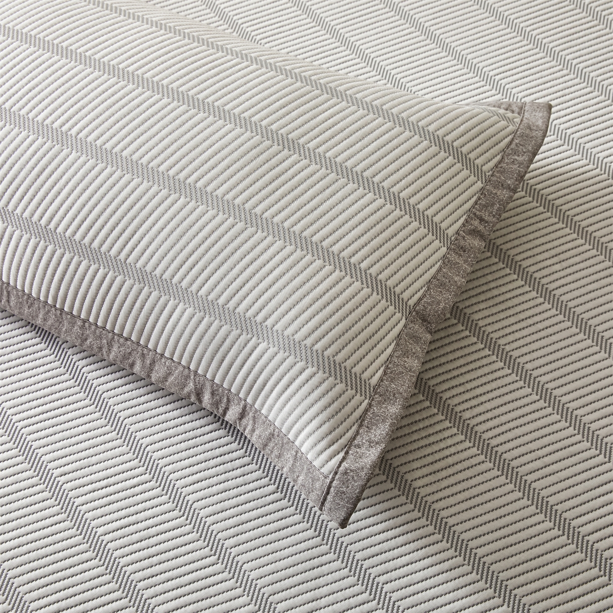 91家纺网 家纺一手货源 找家纺 耐思家纺 2026新款高端三明治硅胶复合PE乙纶提花冰豆豆凉席空调席韩版NIS系列（提供买家秀）床笠款 韩INS-韩结