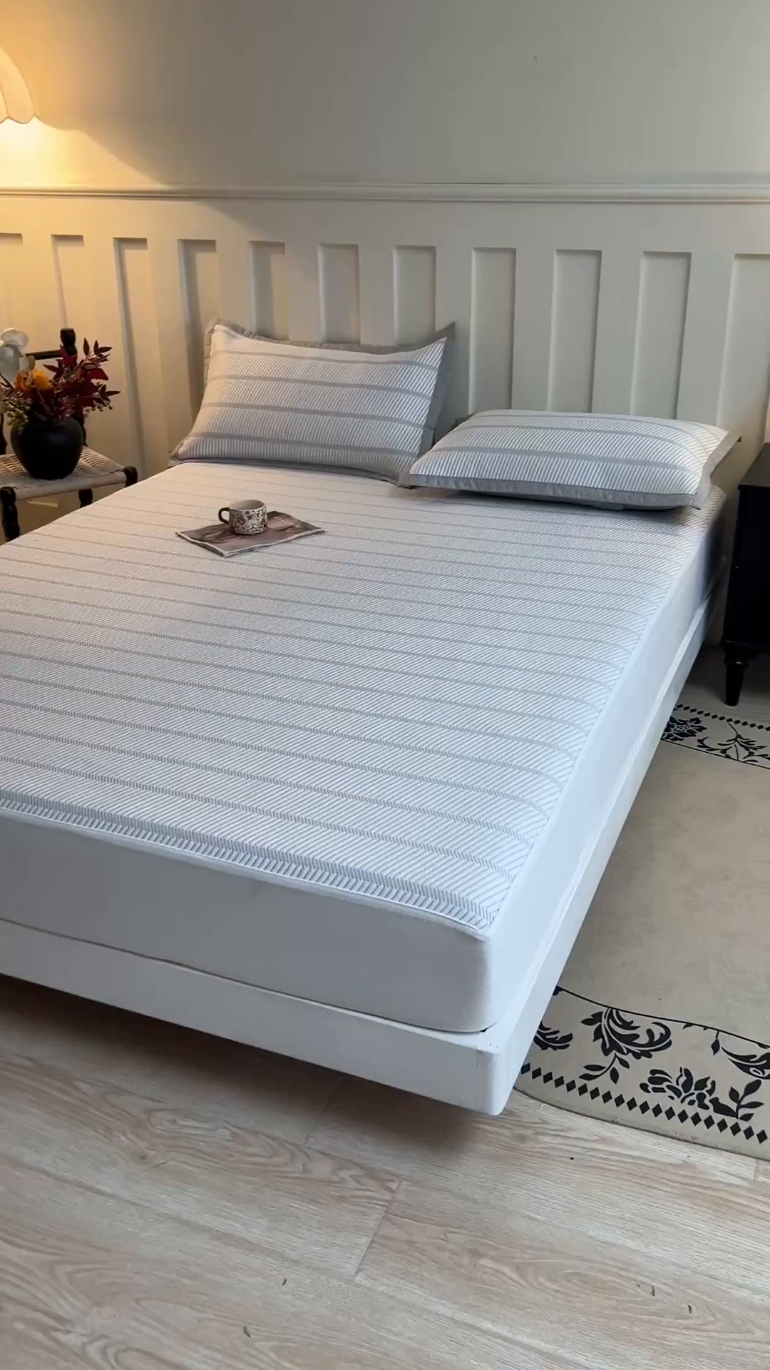 91家纺网 家纺一手货源 找家纺 耐思家纺 2026新款高端三明治硅胶复合PE乙纶提花冰豆豆凉席空调席韩版NIS系列（提供买家秀）床笠款 韩INS-韩结