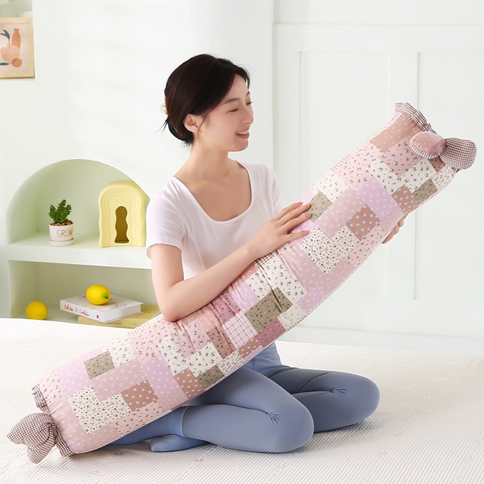 91家纺网 家纺一手货源 找家纺 蔻眠 全棉印花双层纱长抱枕夹腿抱枕长枕芯儿童学生成人枕头 粉拼格