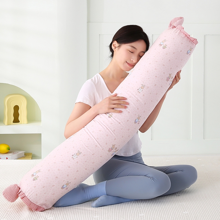 91家纺网 家纺一手货源 找家纺 蔻眠 全棉印花双层纱长抱枕夹腿抱枕长枕芯儿童学生成人枕头 粉色小兔