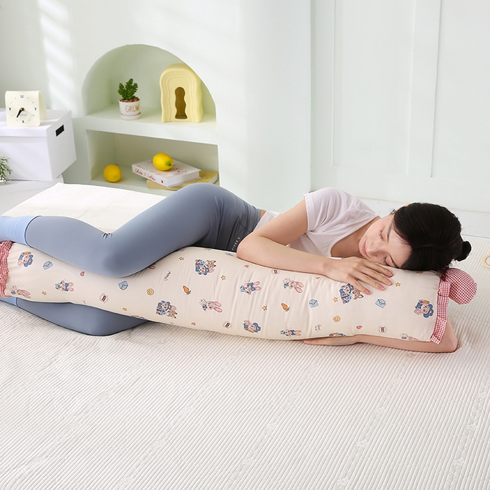 91家纺网 家纺一手货源 找家纺 蔻眠 全棉印花双层纱长抱枕夹腿抱枕长枕芯儿童学生成人枕头 兔警官