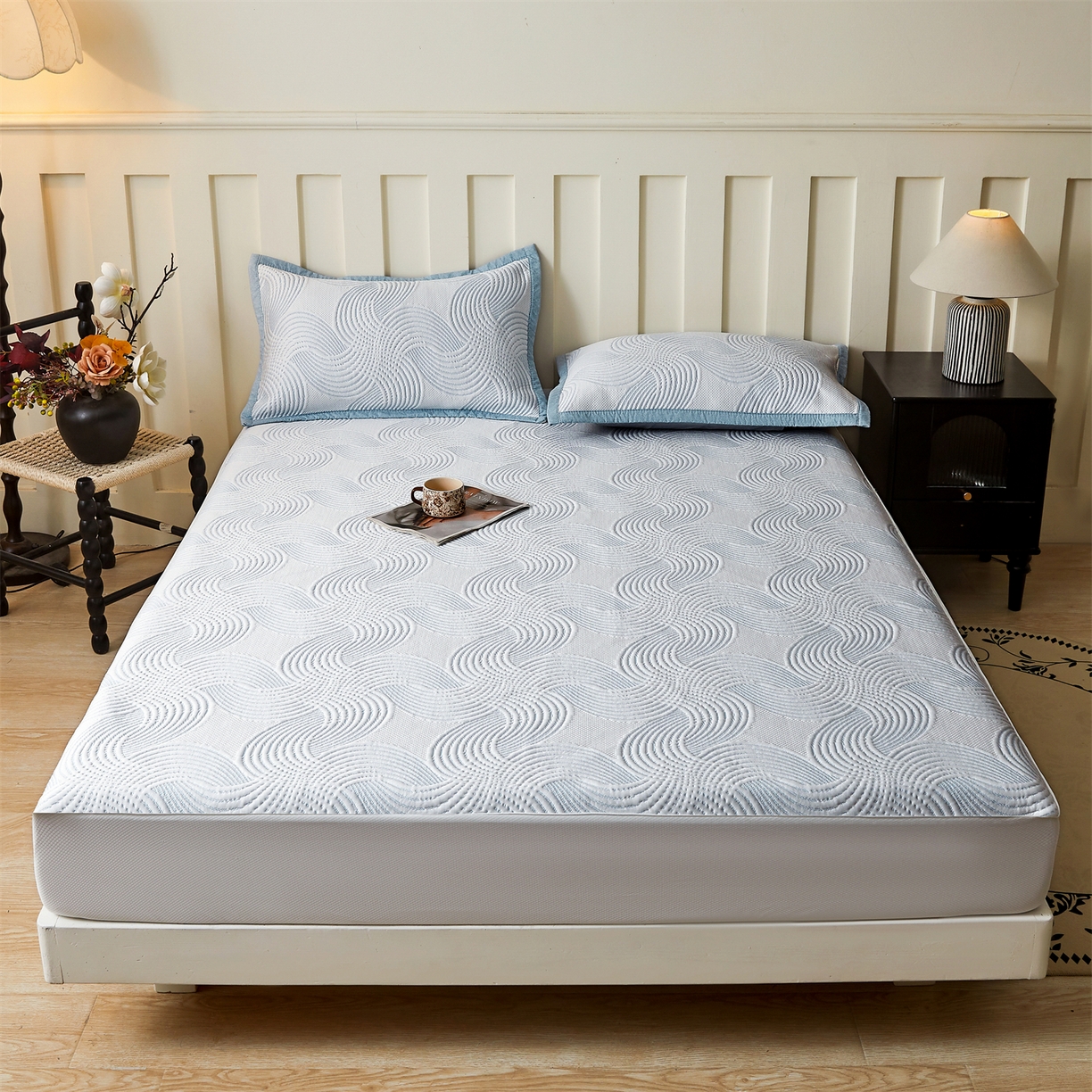 91家纺网 家纺一手货源 找家纺 耐思家纺 2026新款高端三明治硅胶复合PE乙纶提花冰豆豆凉席空调席韩版NIS系列（提供买家秀）床笠款 韩INS-回川蓝