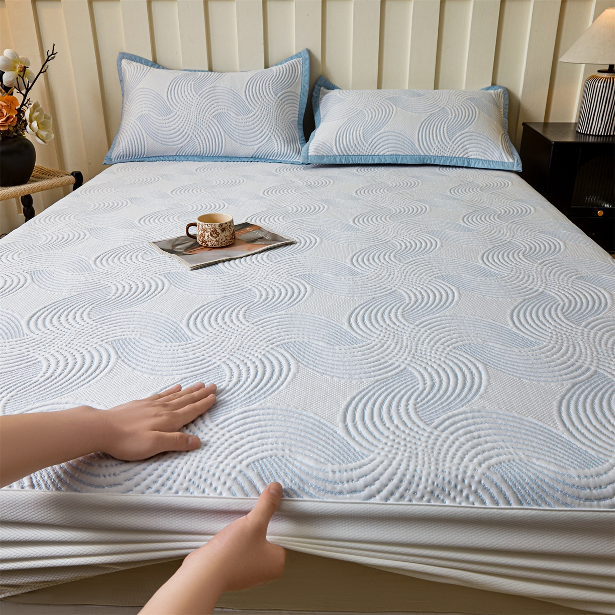 91家纺网 家纺一手货源 找家纺 耐思家纺 2026新款高端三明治硅胶复合PE乙纶提花冰豆豆凉席空调席韩版NIS系列（提供买家秀）床笠款 韩INS-回川蓝