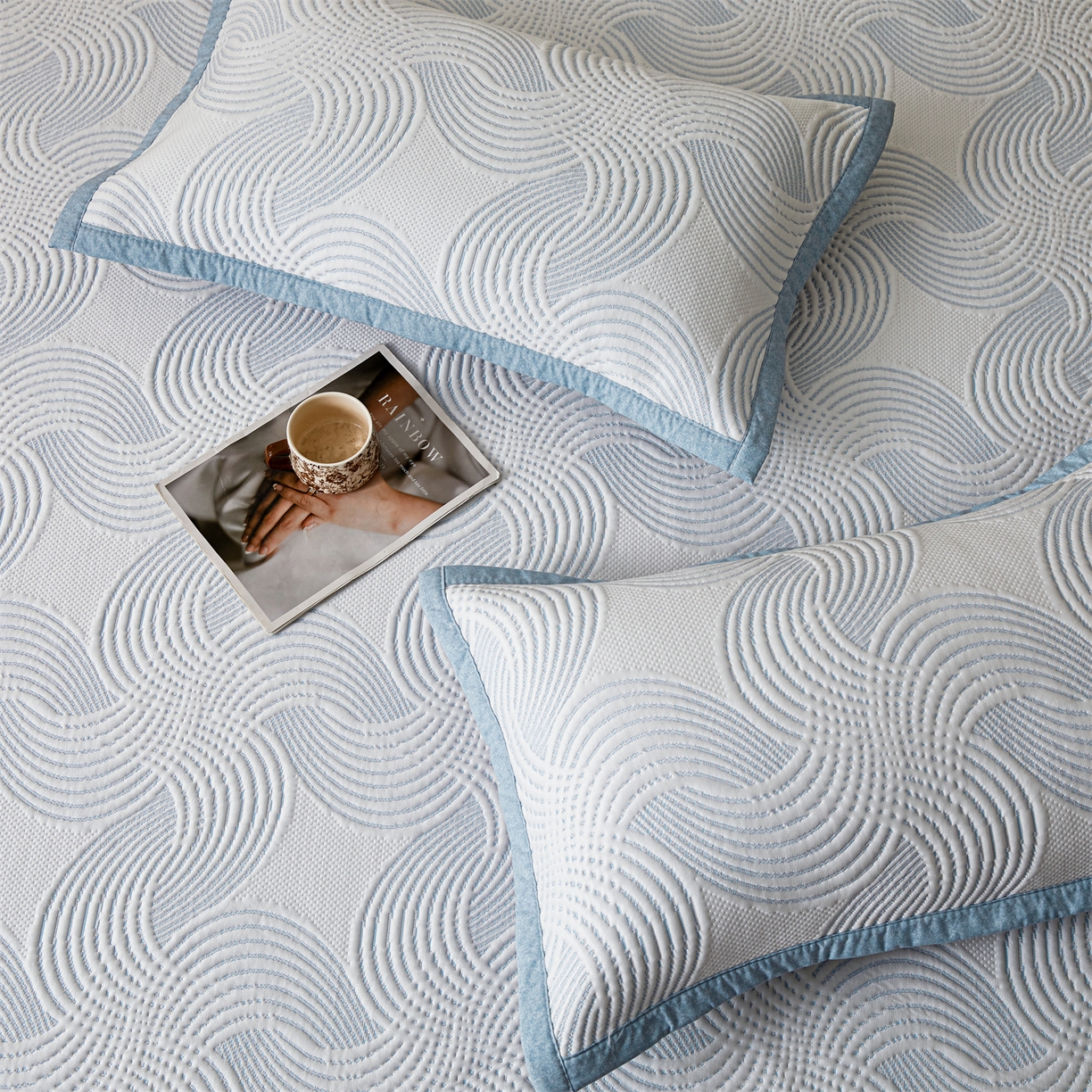 91家纺网 家纺一手货源 找家纺 耐思家纺 2026新款高端三明治硅胶复合PE乙纶提花冰豆豆凉席空调席韩版NIS系列（提供买家秀）床笠款 韩INS-回川蓝