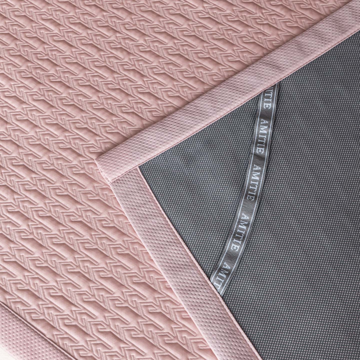 91家纺网 家纺一手货源 找家纺 耐思家纺 2026新款A类复合三明治PE乙纶提花冰豆豆凉席床笠海之恋系列（提供买家秀） 海之恋-粉床席款