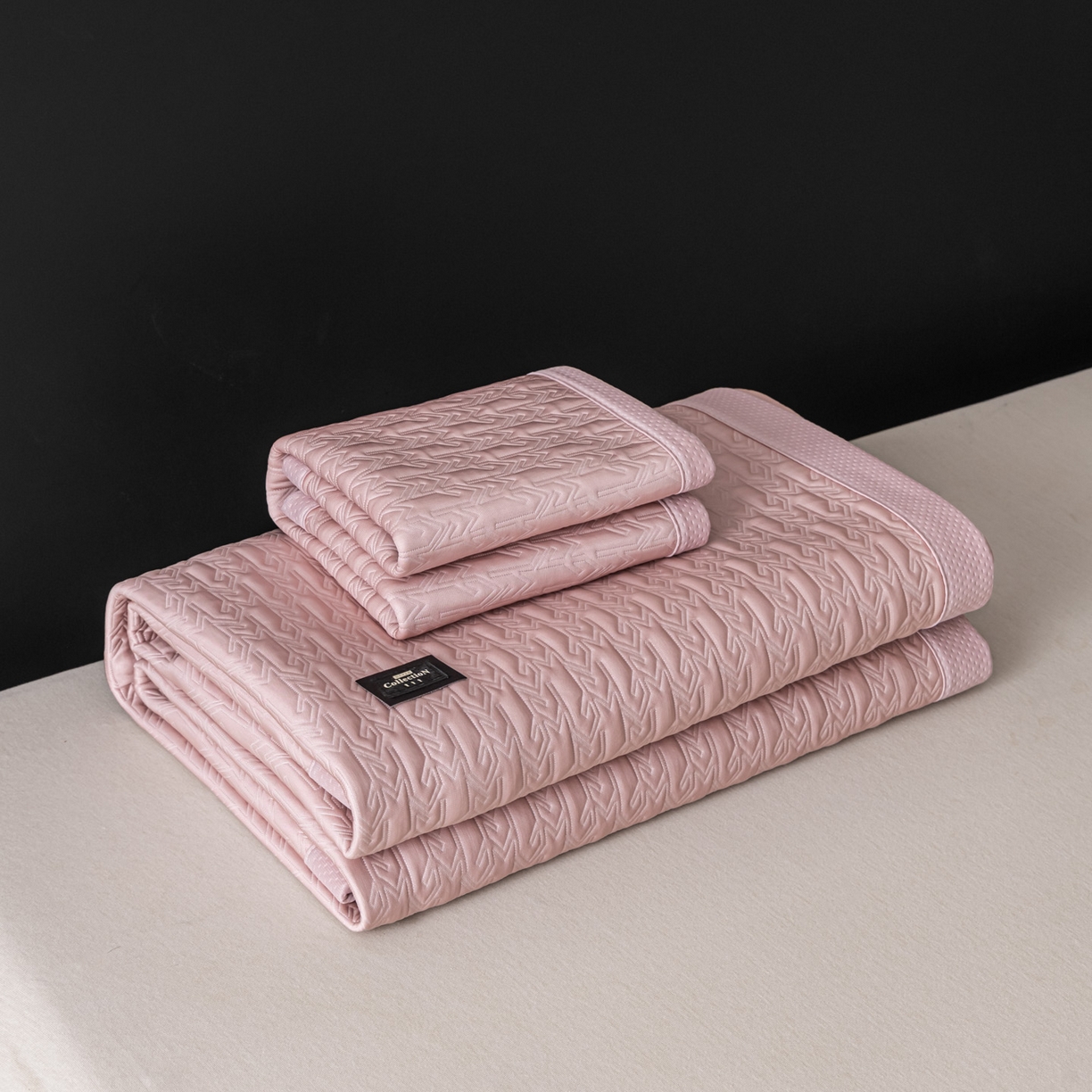 91家纺网 家纺一手货源 找家纺 耐思家纺 2026新款A类复合三明治PE乙纶提花冰豆豆凉席床笠海之恋系列（提供买家秀） 海之恋-粉床席款