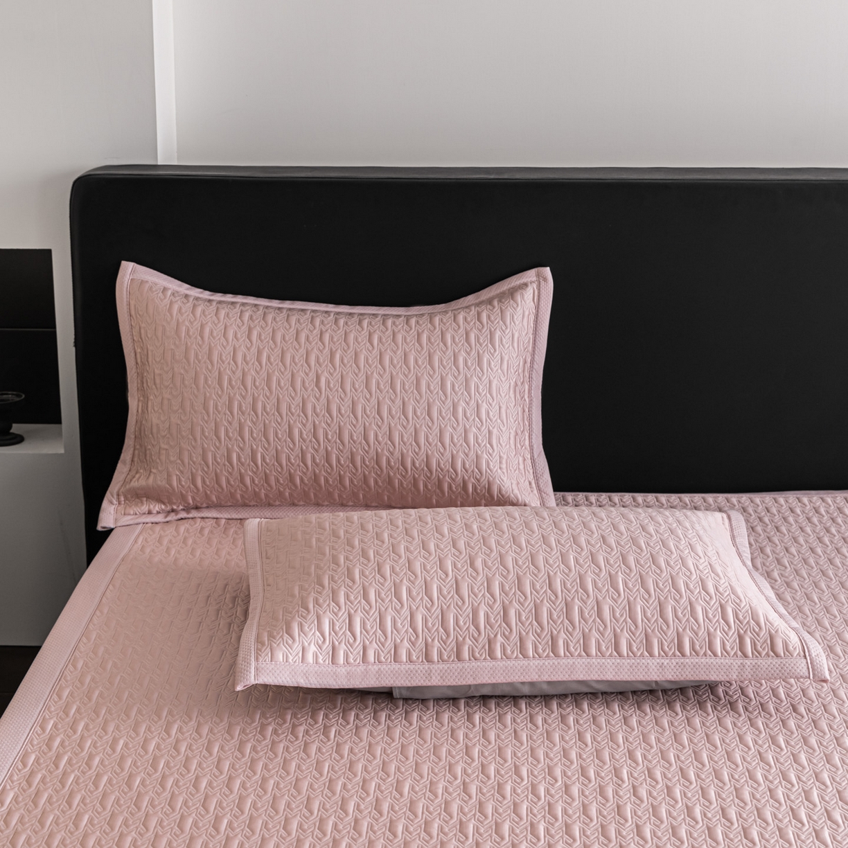 91家纺网 家纺一手货源 找家纺 耐思家纺 2026新款A类复合三明治PE乙纶提花冰豆豆凉席床笠海之恋系列（提供买家秀） 海之恋-粉床席款